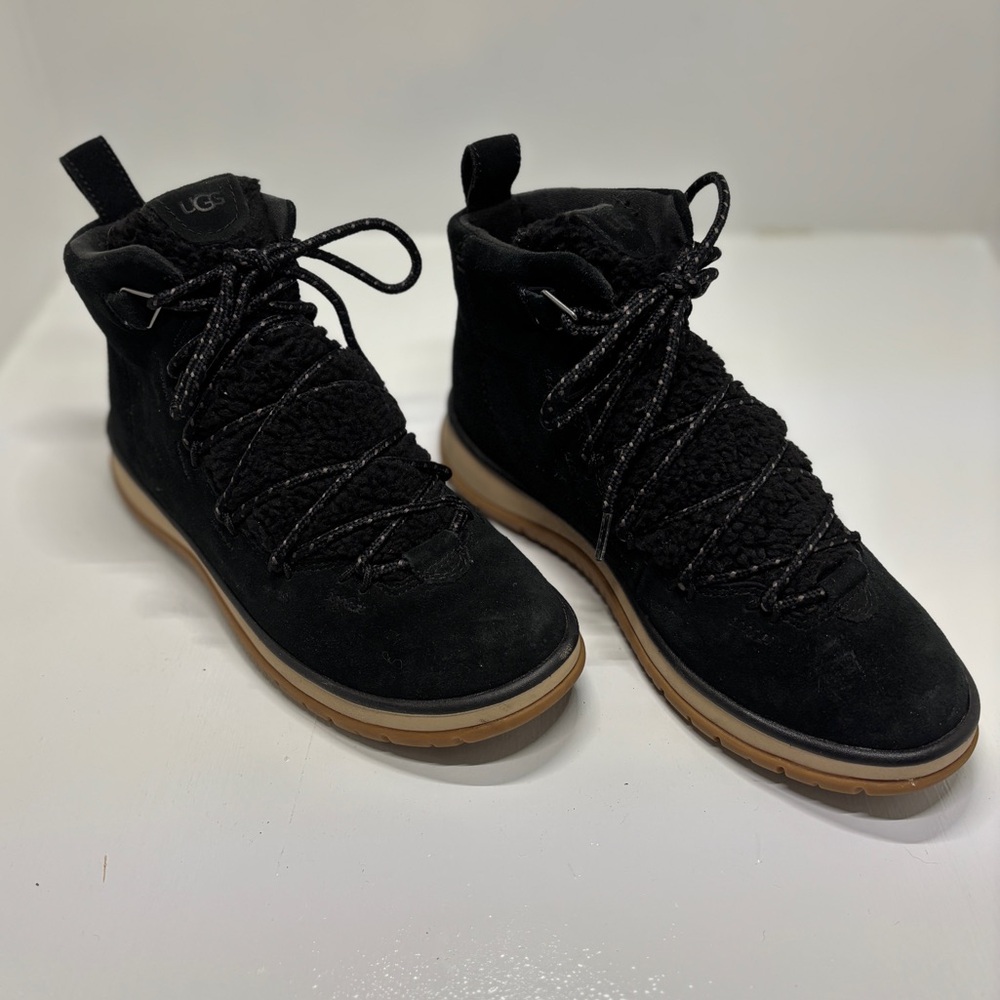 UGG Neumel Boots Black Suede Chukka Gum Middle Sole Size 9 EU 40 - Picture 5 of 11